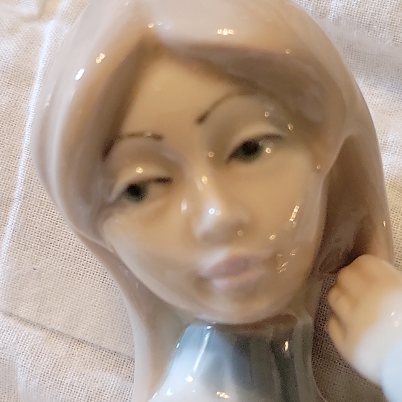 Casades - Porcelain Figurine Lady With Floral Hat - 12.5” Tall - Made In Spain - Picture 6 of 11